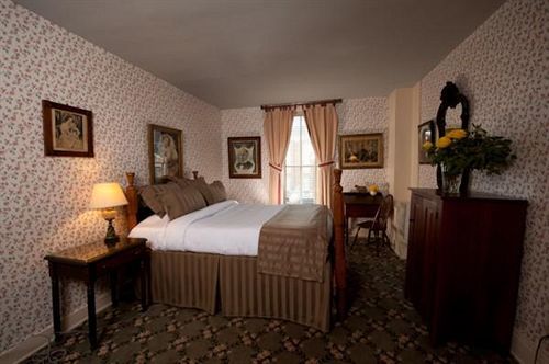 The Golden Lamb Hotel Lebanon Bagian luar foto