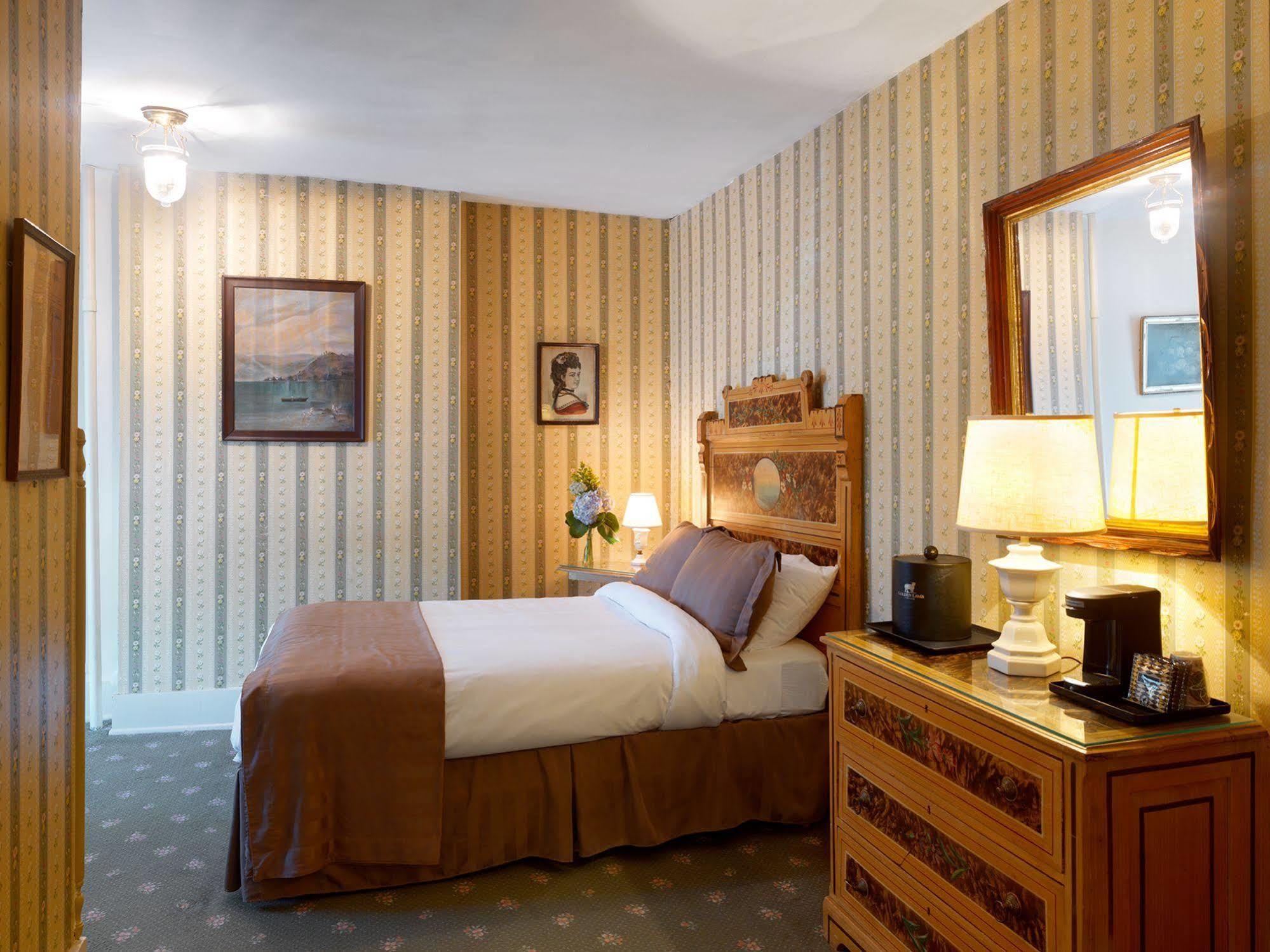 The Golden Lamb Hotel Lebanon Bagian luar foto