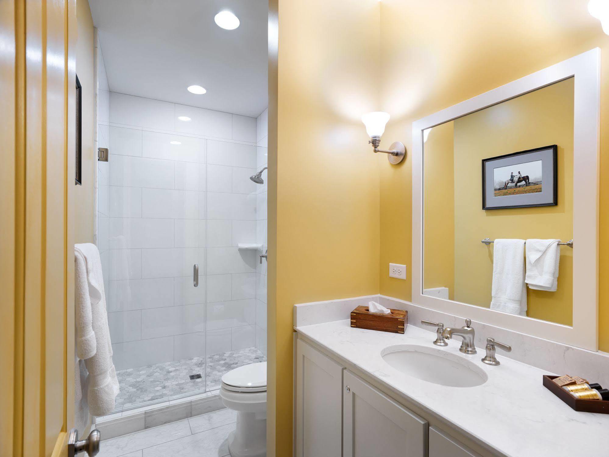 The Golden Lamb Hotel Lebanon Bagian luar foto