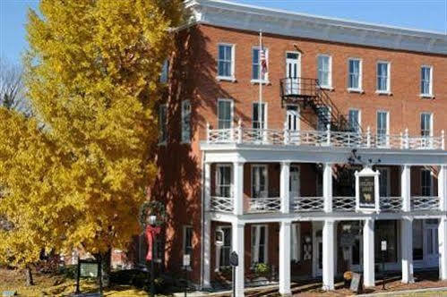 The Golden Lamb Hotel Lebanon Bagian luar foto