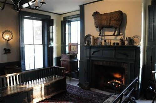 The Golden Lamb Hotel Lebanon Bagian luar foto
