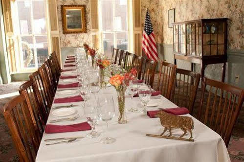 The Golden Lamb Hotel Lebanon Bagian luar foto