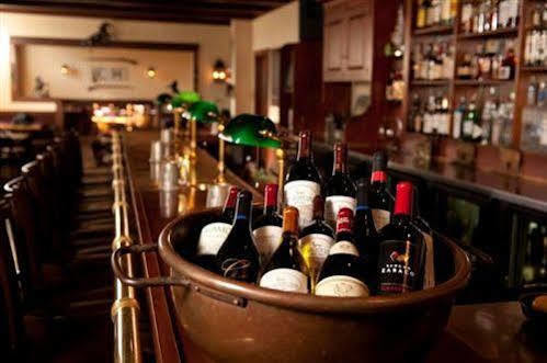 The Golden Lamb Hotel Lebanon Bagian luar foto